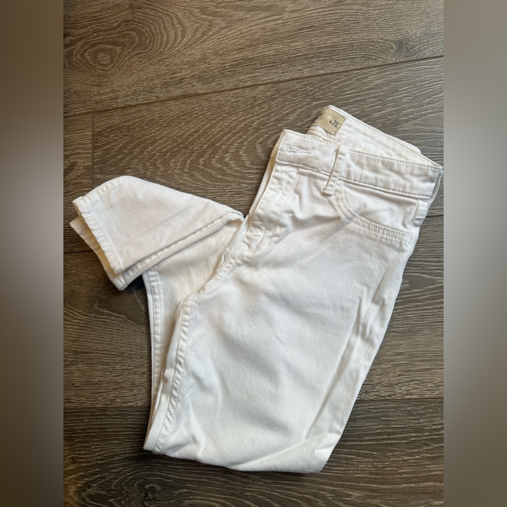 Hollister women’s high rise fitted flattering jeans